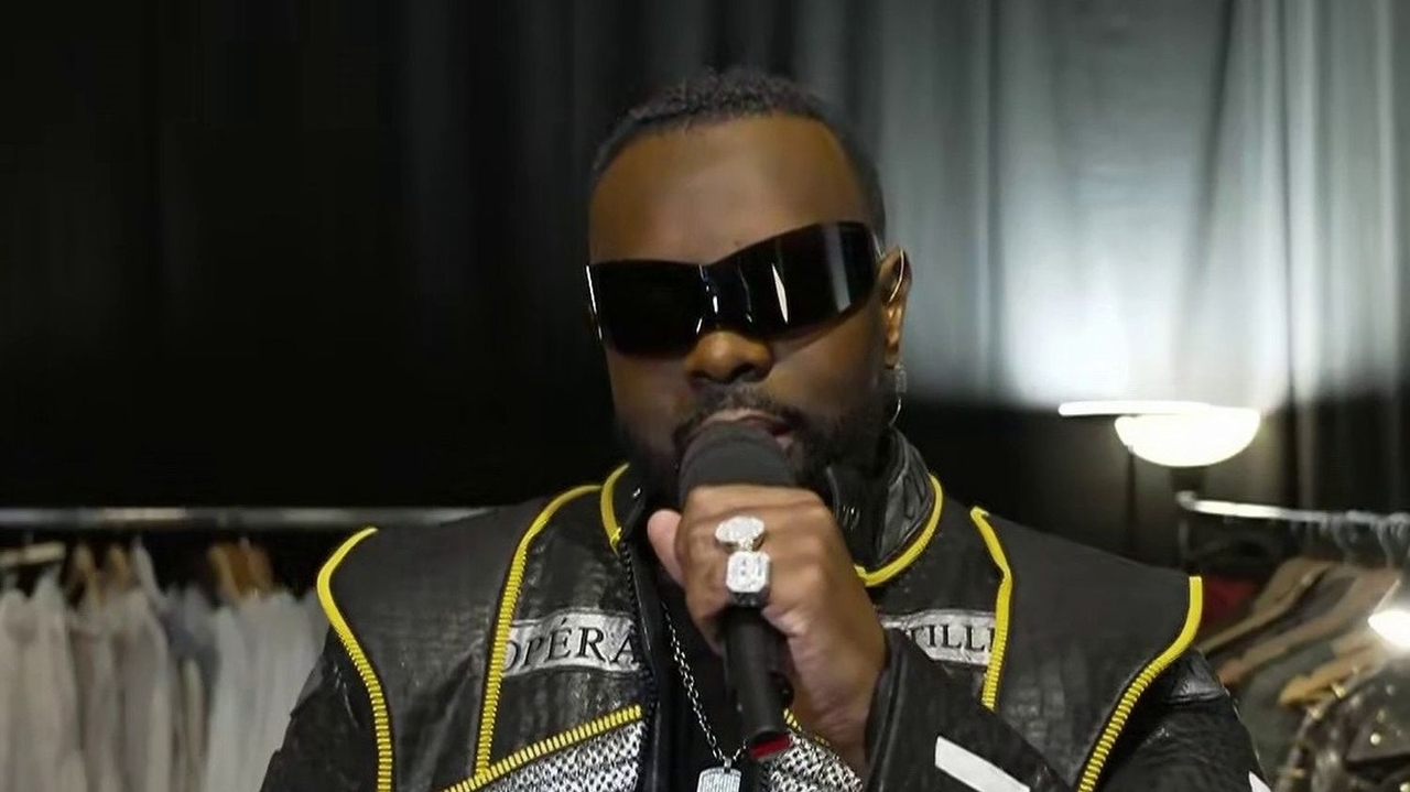 Gims : "Les enfants sont mes plus grands supporters, les voir chanter avec leurs parents et grands-parents, c'est une telle fierté", se félicite le rappeur, en pleine tournée à La Défense Arena