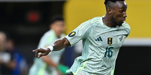 Julián Quiñones, excluído da seleção mexicana