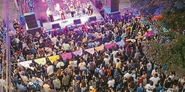 Sábado de música y fiesta en la Americana