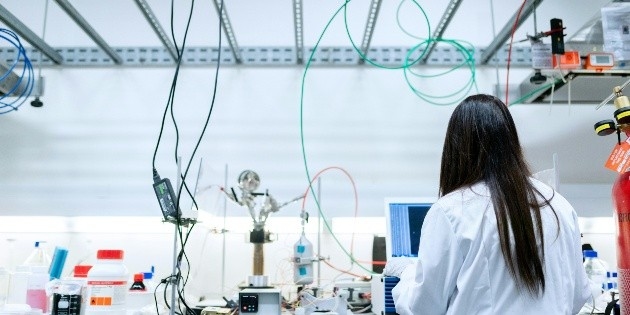 Estudio examina riesgos de ciberataques contra modelos de IA en el sector salud