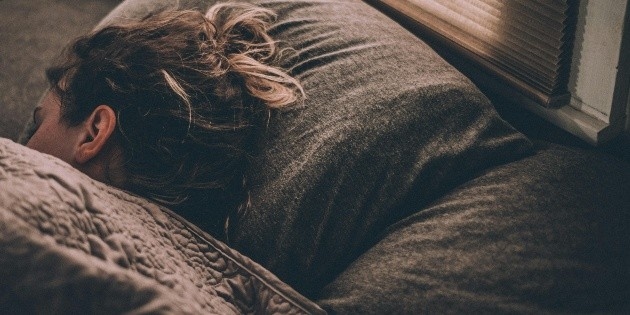 ¿Qué significa soñar con un familiar fallecido? La ciencia y la psicología detrás del sueño