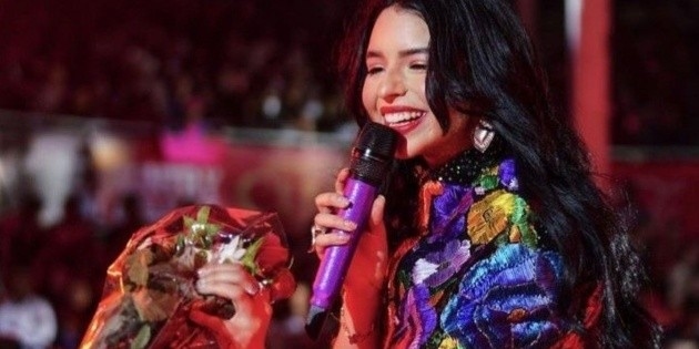 Ángela Aguilar reaparece en un escenario con Nodal tras rumores de BODA (VIDEO)