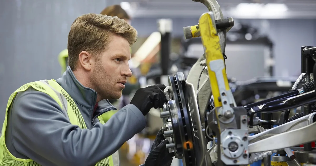 Obliczanie niedoborów wykwalifikowanych pracowników według sektorów gospodarki