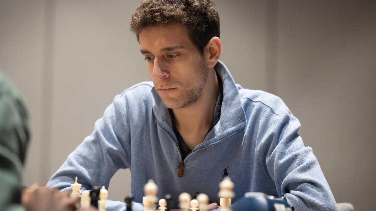 Grootmeester Daniel Naroditsky, een wonderkind in het schaken, sterft op 29-jarige leeftijd