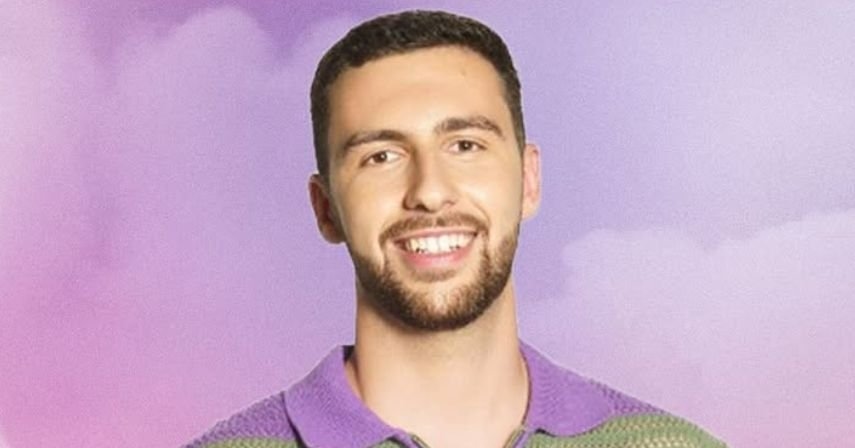 Il est déjà passé à autre chose ! Après la fin de ses fiançailles, Zé semble heureux et ensemble.