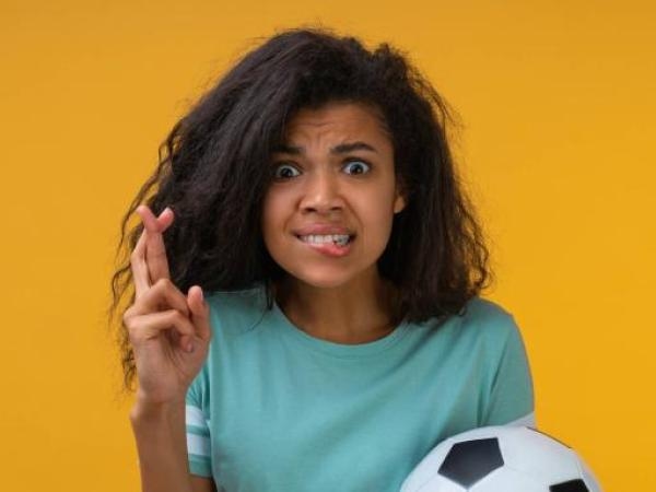 Fazer piadas sobre futebol no trabalho pode deixá-lo desempregado: é o que diz a lei.