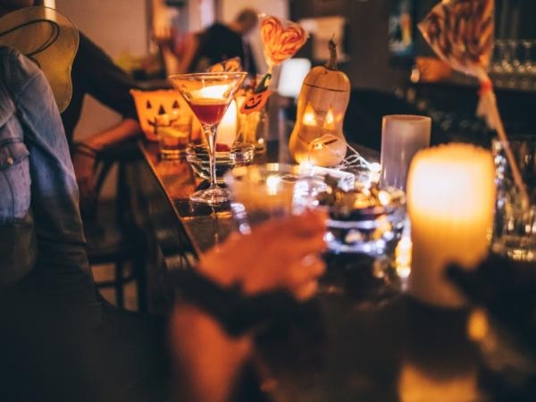 Partilerinizde şık bir görünüm için Cadılar Bayramı kutlama planları ve önerileri