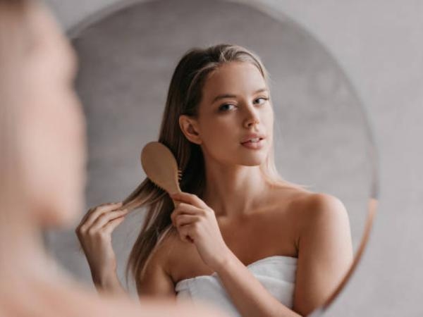 Lo shampoo può davvero riparare i capelli? Gli esperti sfatano i miti più comuni.