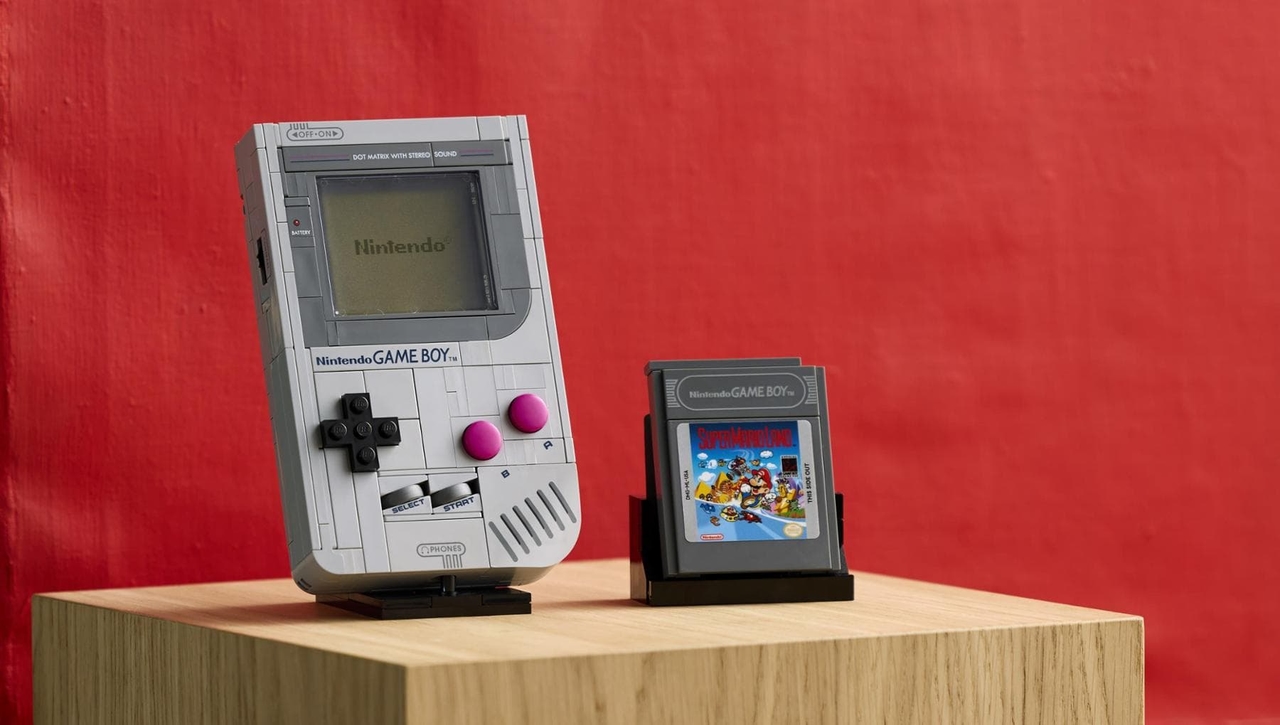 O LEGO Game Boy é a nostalgia em forma sólida: idêntico ao original, só que sem os pixels.
