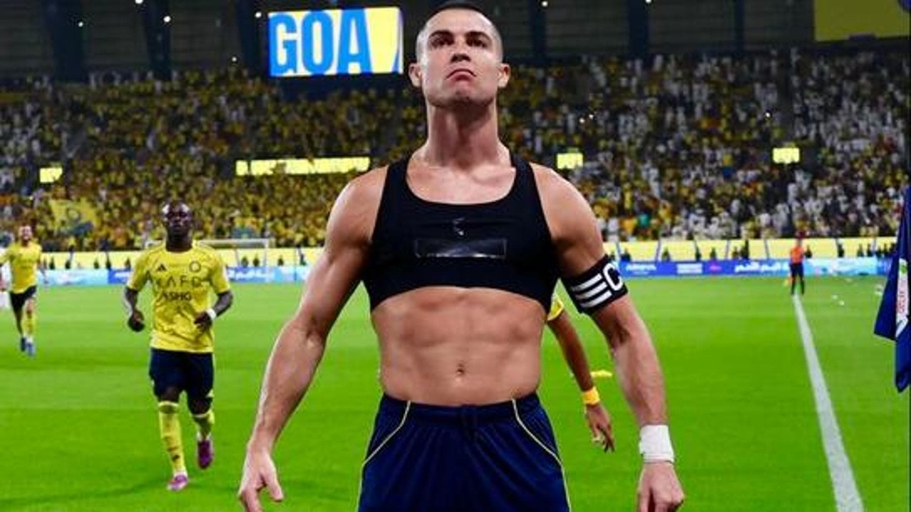Cristiano Ronaldo insegna ai tifosi ad andare a tempo con l’esultanza: il video diventa virale