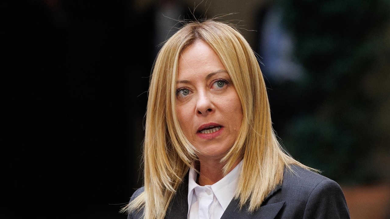 Meloni : « Ce projet ne verra jamais le jour avec les bons partis. » Schlein : « Avec vous, la pression fiscale atteindra des niveaux records. »