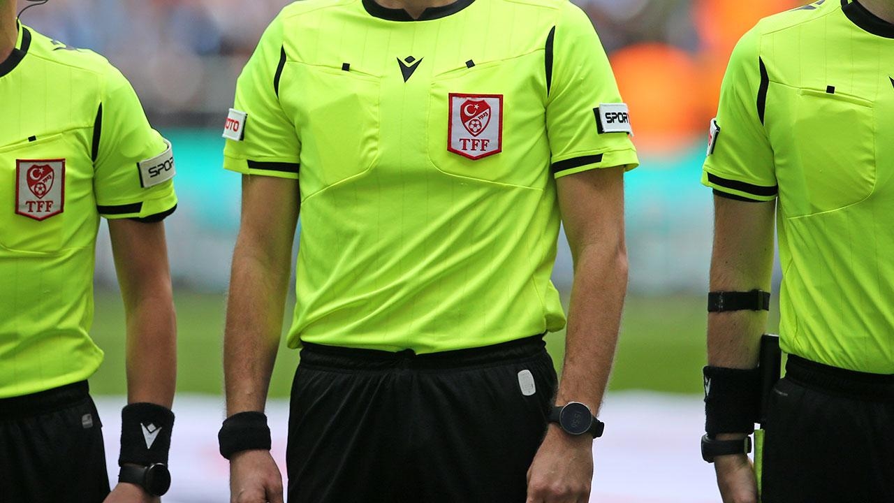 Die Namen von 152 Schiedsrichtern wurden bekannt gegeben! Welche Spiele haben sie geleitet?