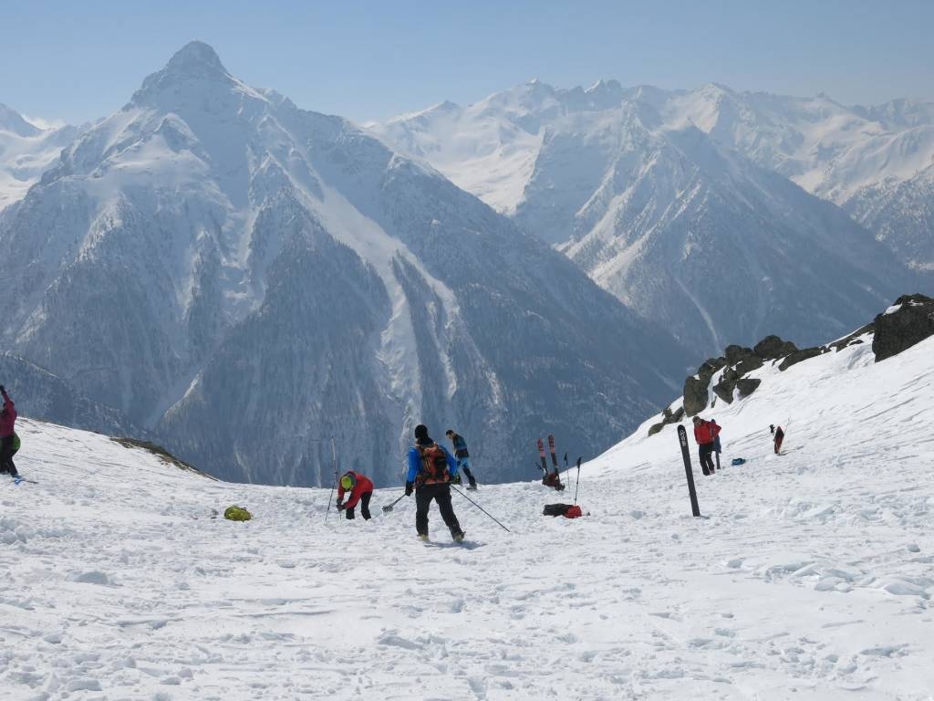 Varese - Zirvenin Ötesinde: Dağlarda Acı ve Travma Üzerine Bir Diyalog Ağı - Spor - Varese Haberleri