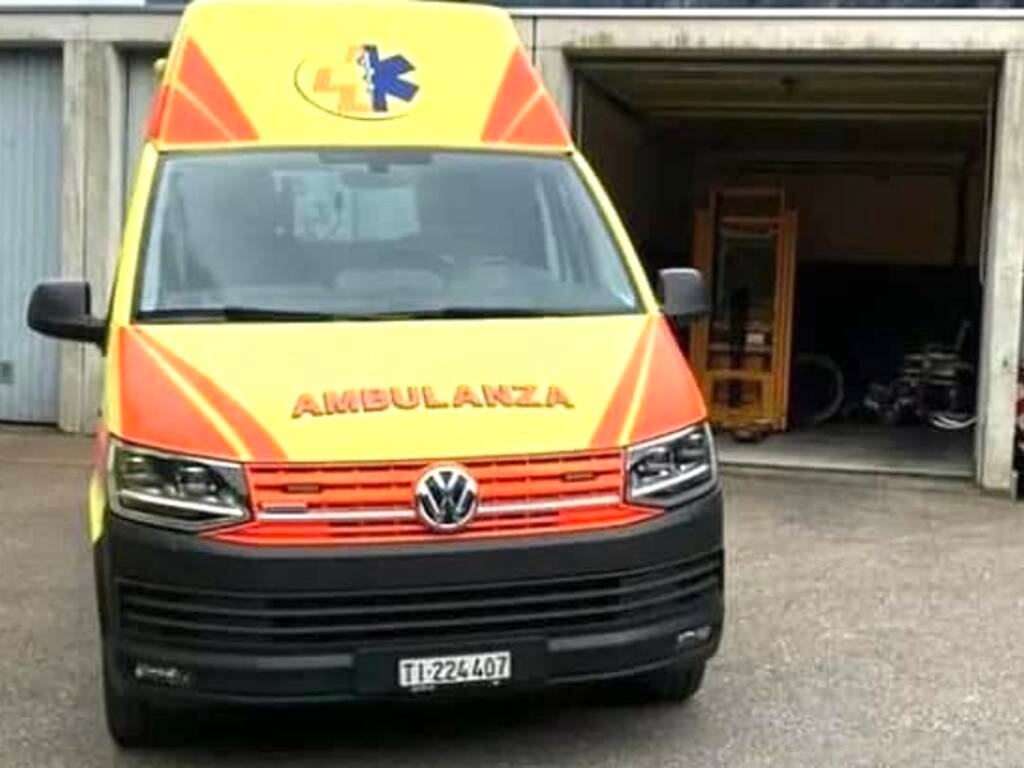 Kanton Ticino - Auto- en busbotsing in Vallemaggia: één dode en drie gewonden - Kanton Ticino - Varese News