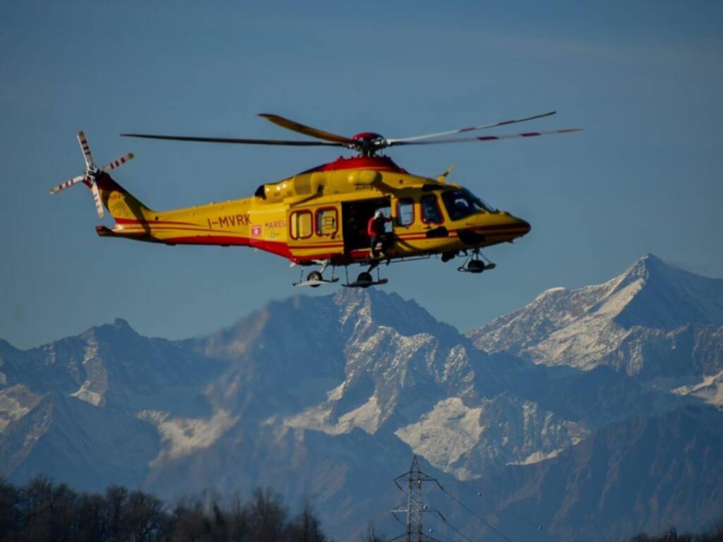Cuveglio - Incidente tra auto e moto sulla statale 394 a Cuveglio, interviene l’elisoccorso - - Varese News