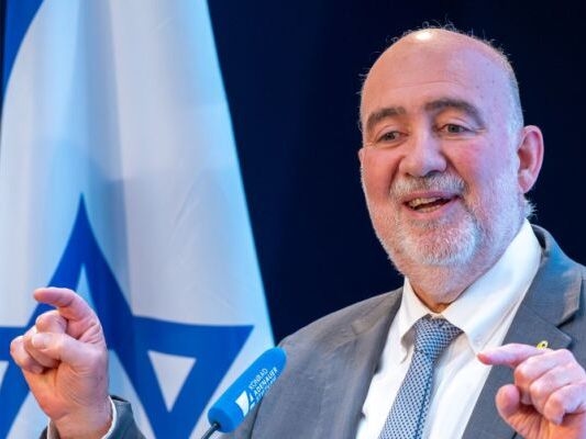 L'ambasciatore israeliano a Berlino mette in guardia contro l'antisemitismo di sinistra